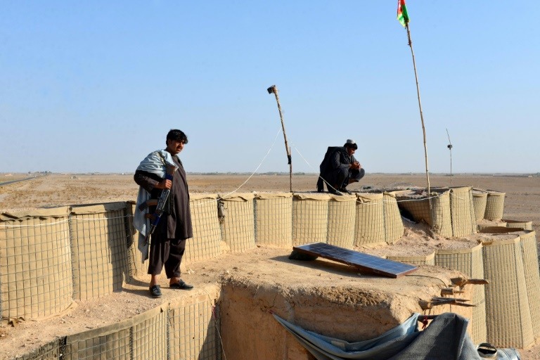 مقتل 6 شرطيين أفغان في هجوم انتحاري لطالبان بعربة هامفي