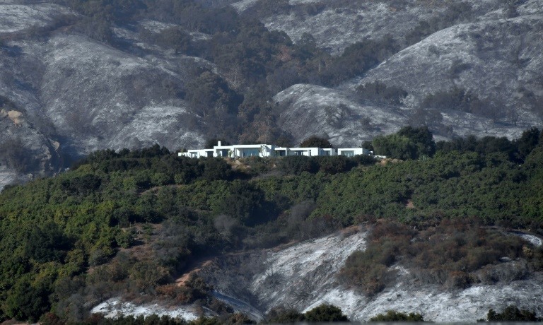 فرق الاطفاء احتوت الحريق بجنوب كاليفورنيا بنسبة 60 بالمئة