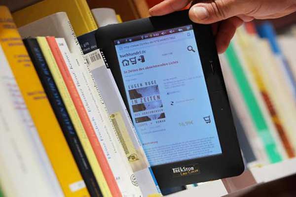 مبيعات الكتب الورقية والرقمية إلى تصاعد