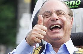 سياسي برازيلي مخضرم يسلم نفسه للشرطة لقضاء حكم بالسجن