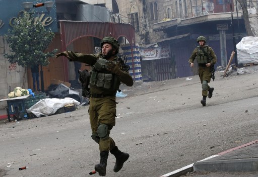 اصابة 50 فلسطينيا في مواجهات مع الجيش الاسرائيلي في الضفة وغزة