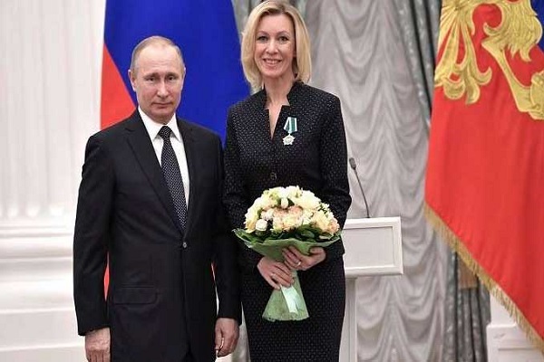 بوتين يرقّي ماريا زاخاروفا