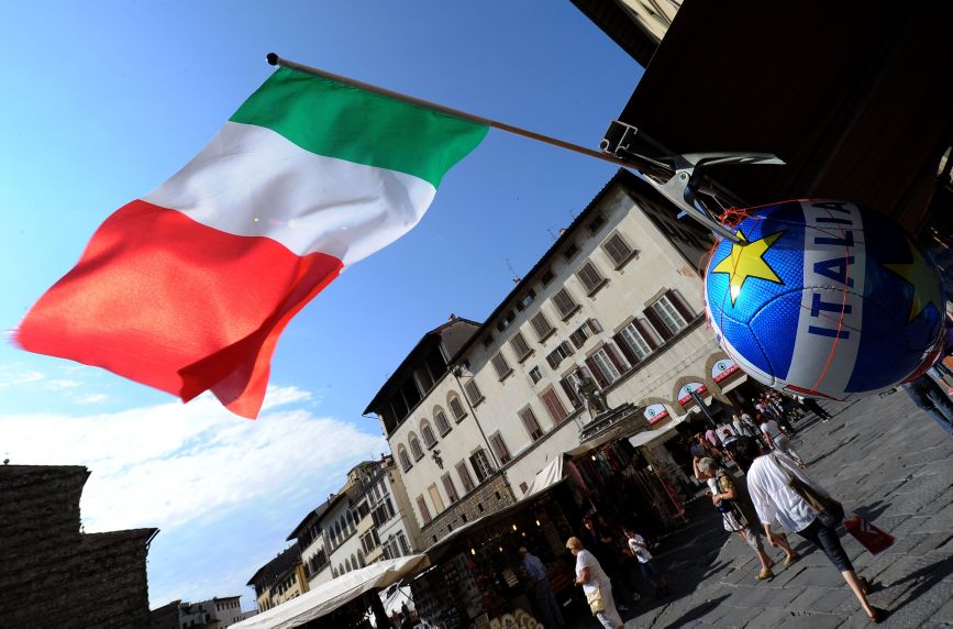 ايطاليا تدخل في حملة انتخابية نتائجها غير مؤكدة