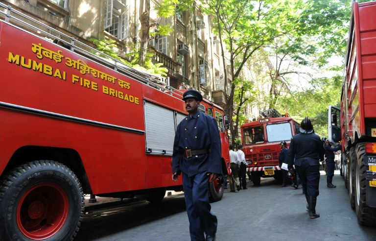 15 قتيلا على الاقل في حريق في بومباي