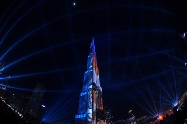 دبي تستقبل 2018 بعرض ليزر مبهر على برج خليفة