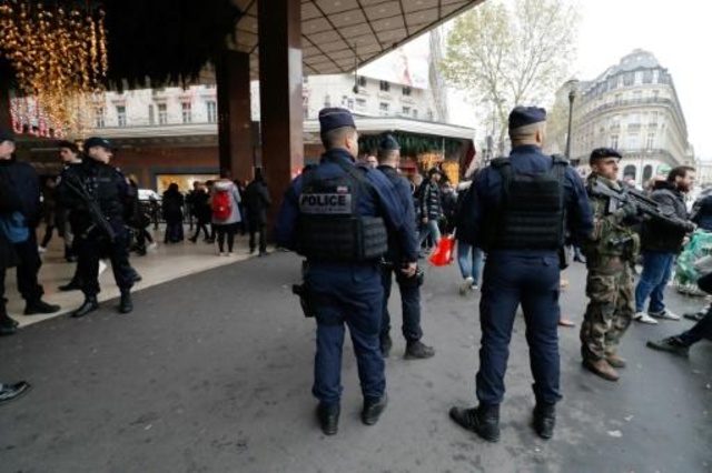 فرنسا لا تزال في حالة إنذار إزاء تهديد إرهابي قبل حلول 2018