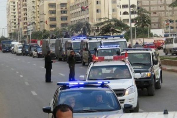 موكب مهيب لمسؤول أمني مصري يثير الغضب