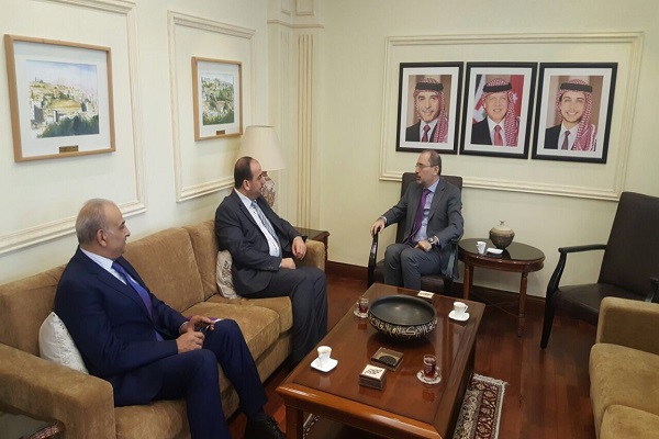 وزير الخارجية الأردني يلتقي رئيس هيئة التفاوض