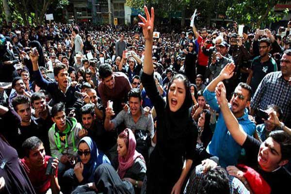 الحكومة الإيرانية لمواطنيها: لتجنب تجمعات مخالفة للقانون