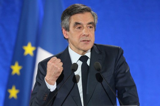 فيون المرشح الرئاسي لليمين الفرنسي يحاول الخروج من ورطته