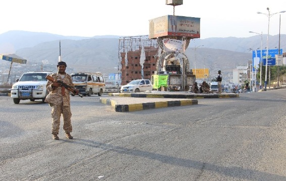 تنظيم القاعدة ينسحب من بلدتين في جنوب اليمن