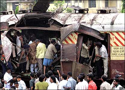 اعلان وفاة الضحايا الثلاث الاوائل لاعتداءات بومباي بعد ثماني سنوات على وقوعها