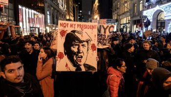 300 شخص يتظاهرون في نيويورك دعمًا للمسلمين