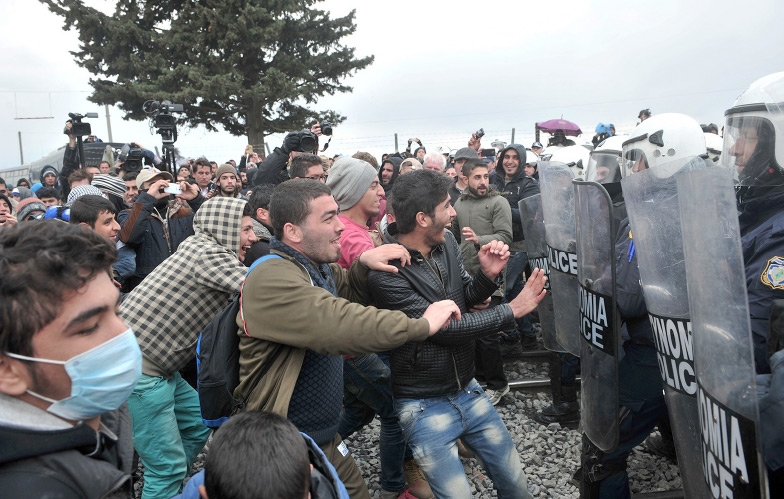 هل يشكل تدفق اللاجئين فرصة لليونان؟