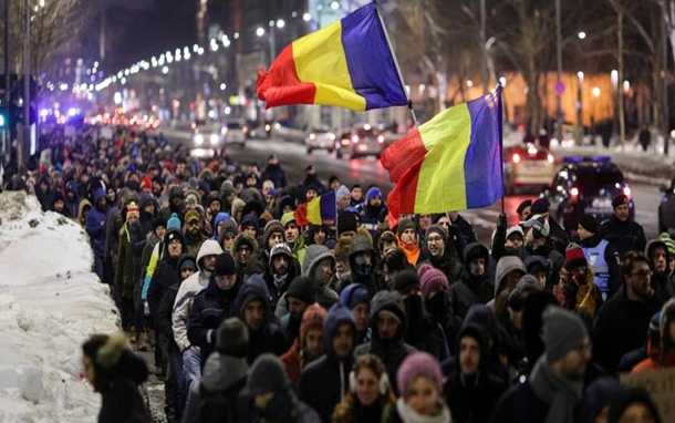 أزمة رومانيا مستمرة.. وتظاهرات جديدة في بوخارست السبت