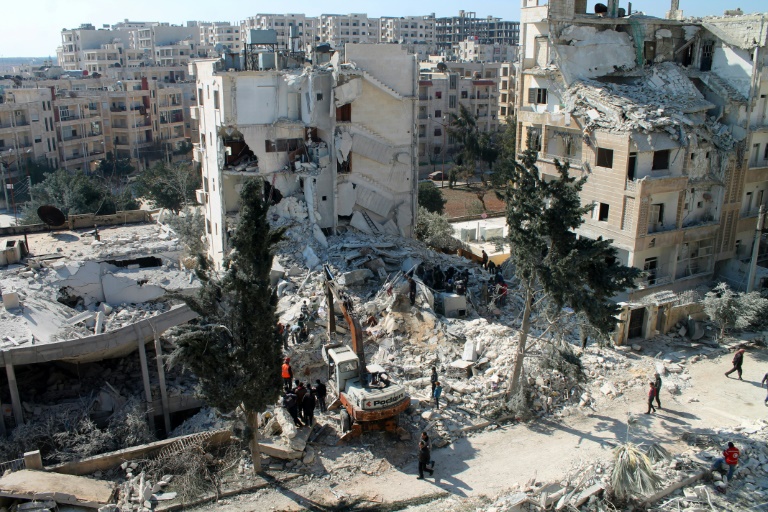26 قتيلا في غارات على مقار لجبهة فتح الشام غرب سوريا