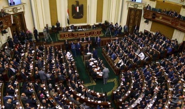 البرلمان المصري يقر تعديلا وزاريا يتضمن تسع وزارات