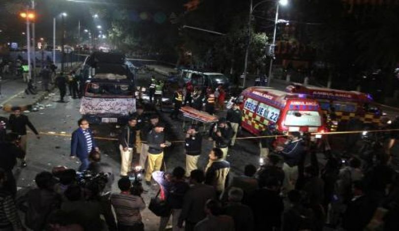أكثر من 70 قتيلا بتفجير انتحاري في باكستان