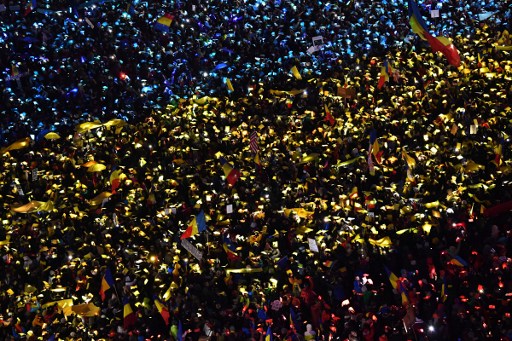 آلاف الرومانيين يتظاهرون ضد الحكومة الاشتراكية الديموقراطية