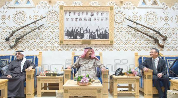 الملك سلمان يلتقي ولي عهد البحرين ووزير الدفاع الماليزي