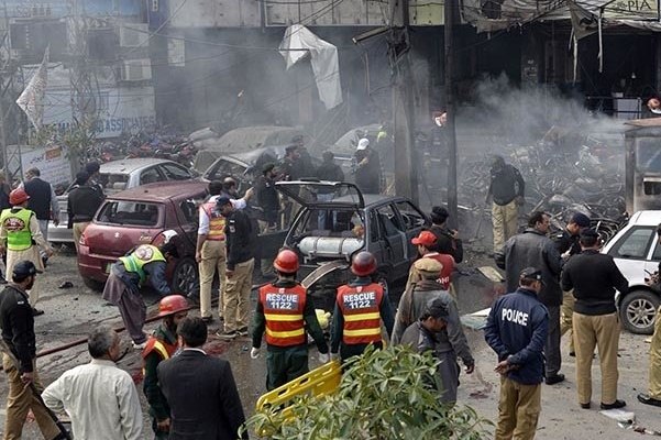 ستة قتلى على الاقل في تفجير قنبلة في لاهور