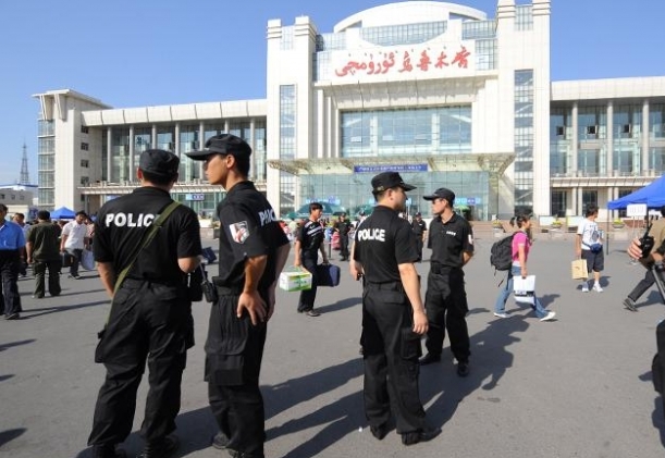 الصين تعرض مكافأة لمن يبلغ عن شاب ملتح او امرأة منقبة في شينجيانغ