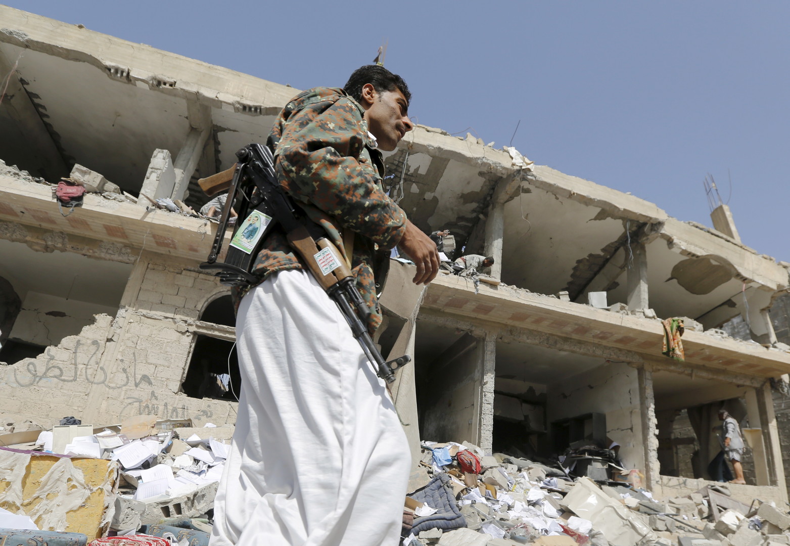 مقتل وإصابة 30 حوثيًا في غارة لطيران التحالف
