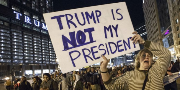 الآلاف يتظاهرون ضد ترامب في 