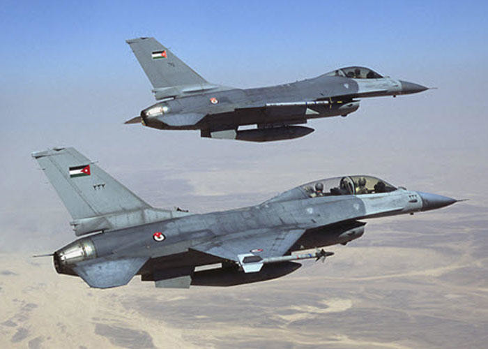 تحطم طائرة حربية اردنية في السعودية ونجاة قائدها