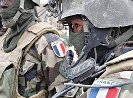 فرنسا تعتزم نشر جنود في النيجر قرب الحدود مع مالي