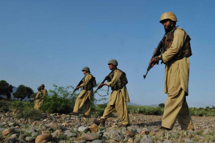 مقتل احد عشر شرطيا افغانيا بيد زميلهم المرتبط بطالبان