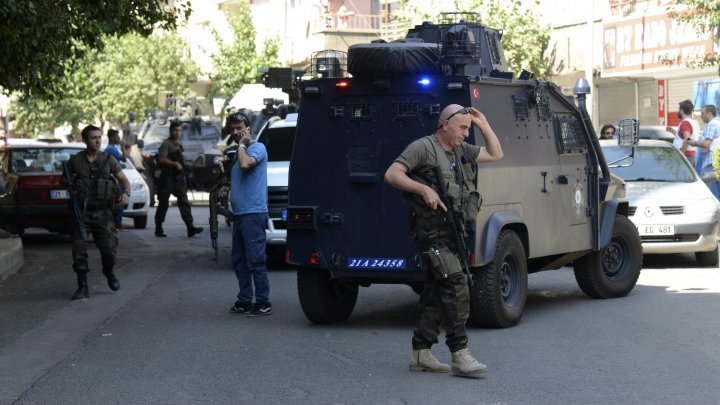 الأمن التركي يشن عملية واسعة في دياربكر تستهدف الأكراد