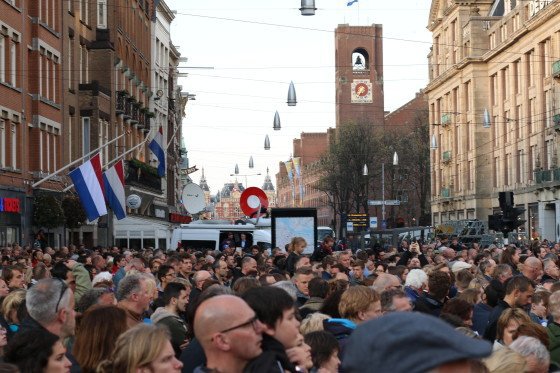 هولنديون يدعمون المسلمين بعد تعهد اليمين إغلاق المساجد
