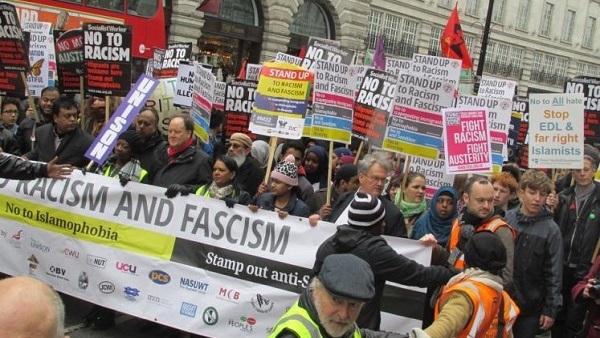 متظاهرون في لندن دفاعًا عن النظام الصحي العام