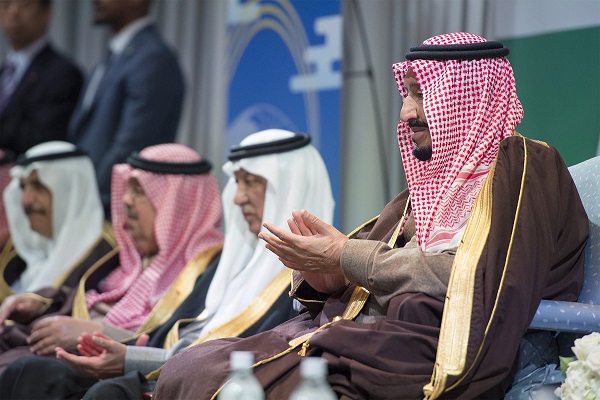 الملك سلمان يشهد اختتام منتدى الأعمال للرؤية السعودية اليابانية