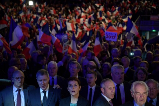 هل ينتهي زمن احتكار اليسار واليمين للحياة السياسية في فرنسا؟