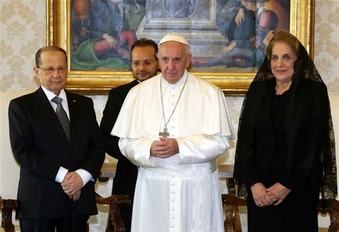 الرئيس اللبناني يخص البابا فرنسيس بأول زيارة اوروبية