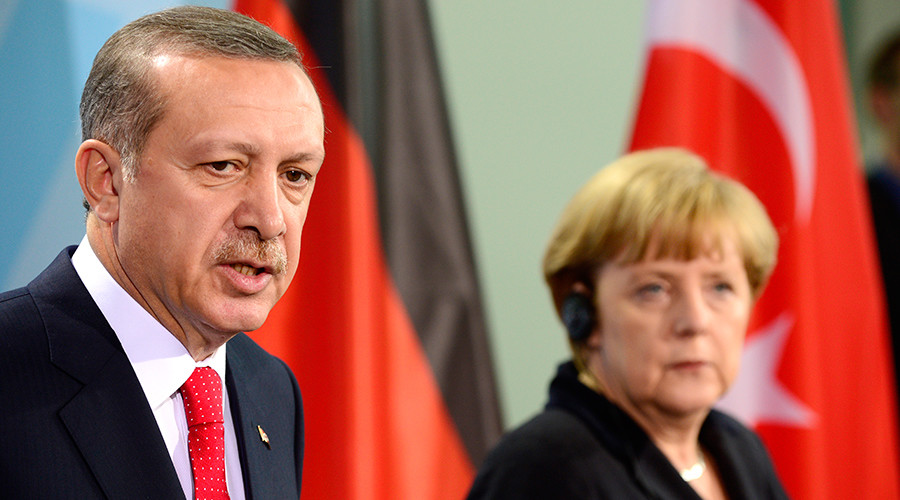 ميركل: على المانيا عدم ترك تركيا تبتعد اكثر