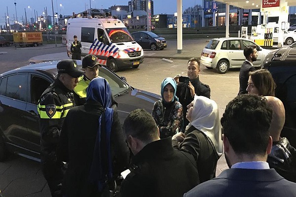 الشرطة الهولندية توقف موكب الوزيرة 