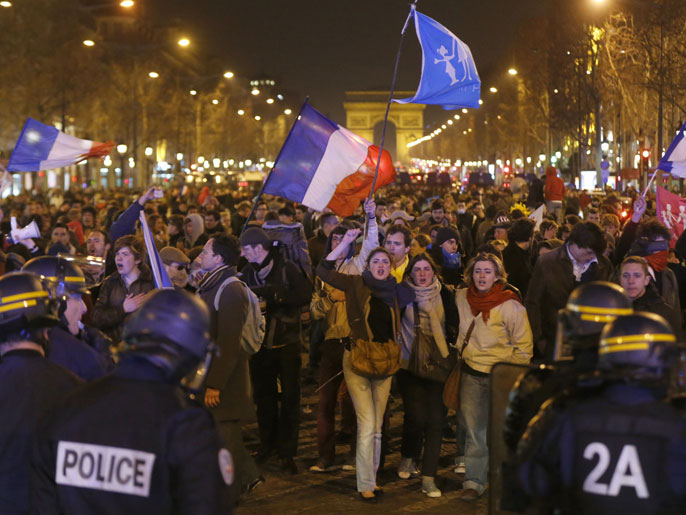 آلاف المتظاهرين في باريس ضد عنف عناصر الشرطة