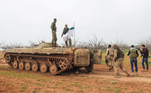 فصائل مقاتلة تواصل تقدمها في حماة في وسط سوريا