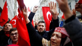 تركيا تلغي التجمعات الانتخابية في المانيا حول الاستفتاء