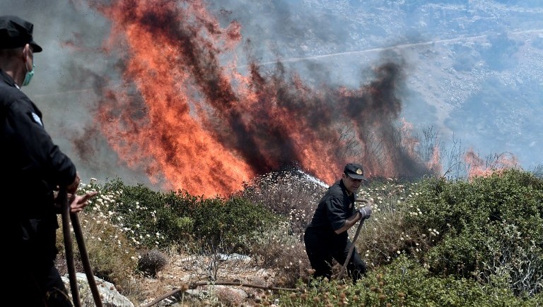 حريق يلحق أضرارا بمسجد اثري في اليونان