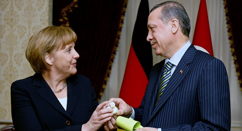 برلين: اتهام إردوغان لميركل بالنازية غير مقبول