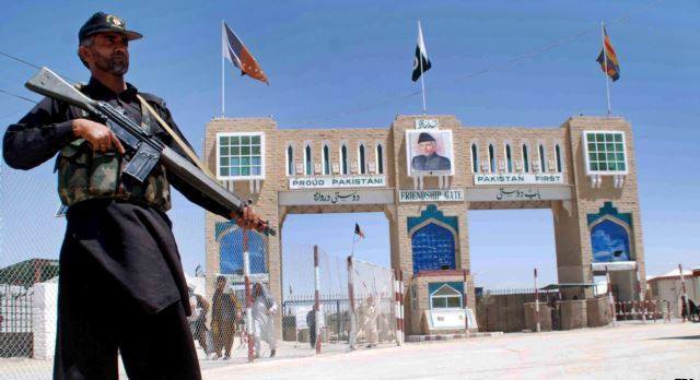 رئيس وزراء باكستان يأمر بفتح الحدود مع أفغانستان فورًا