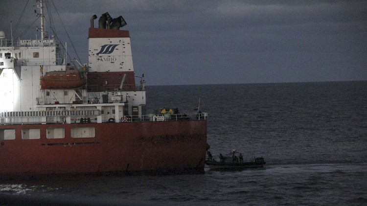 قراصنة صوماليون يفرجون عن ناقلة نفط وطاقمها