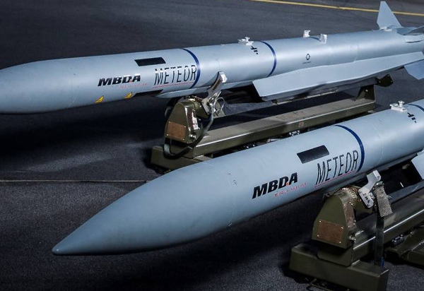 بريطانيا وفرنسا تطلقان مشروعا لتصنيع صواريخ عشية بريكست