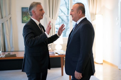 وزير الخارجية التركي يزور سويسرا وسط الأزمة مع أوروبا