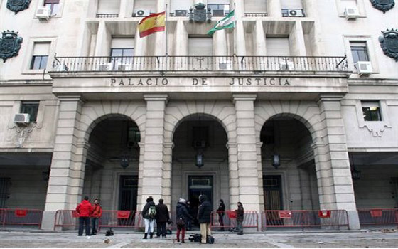 القضاء الإسباني يقبل دعوى ضد تسعة مسؤولين سوريين