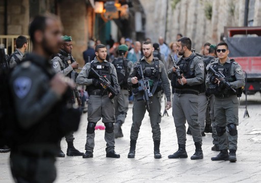 مقتل فلسطيني بعد طعنه ثلاثة إسرائيليين